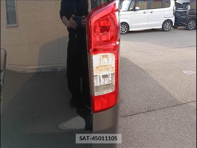 Nissan NV350 Caravan 2017-05 6015360-7
