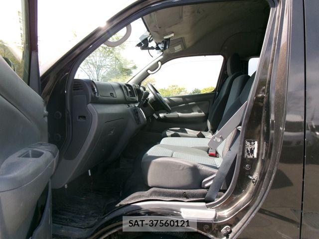 Nissan NV350 Caravan 2016-06 6501626-9