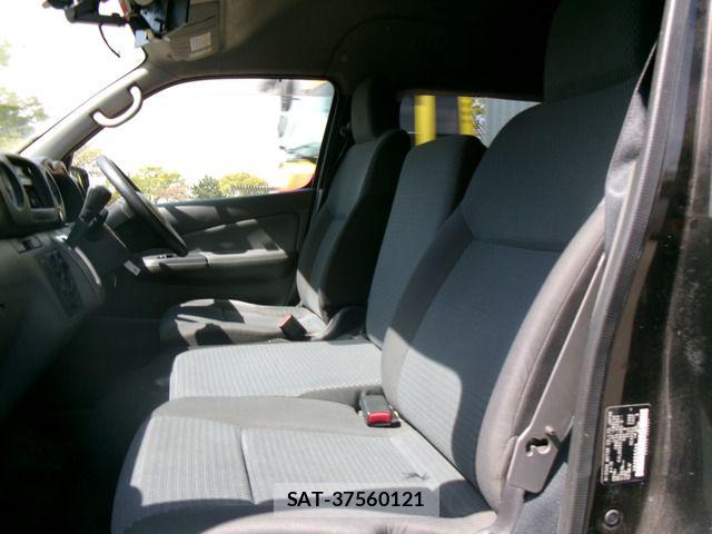 Nissan NV350 Caravan 2016-06 6501626-10