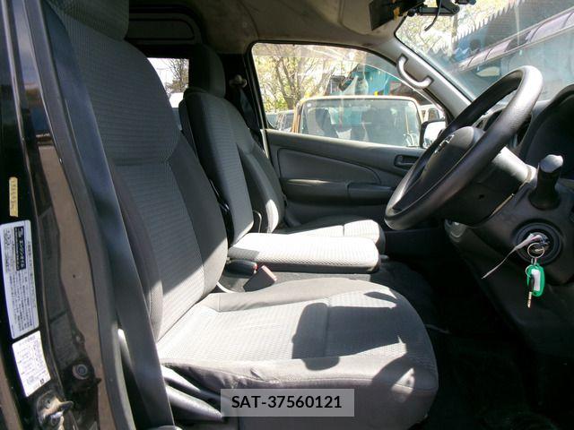 Nissan NV350 Caravan 2016-06 6501626-12