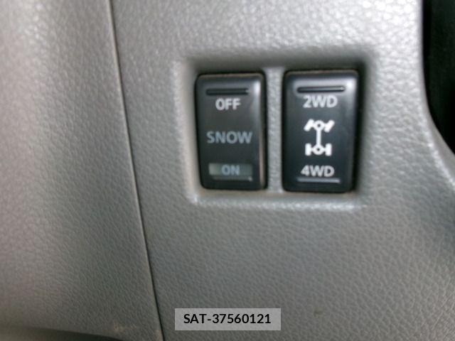 Nissan NV350 Caravan 2016-06 6501626-14