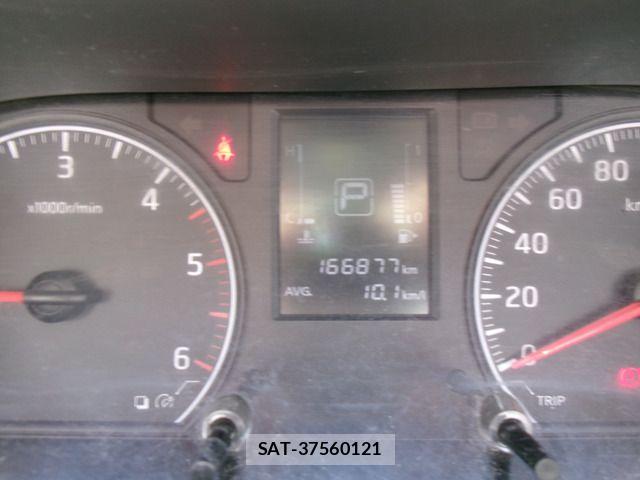 Nissan NV350 Caravan 2016-06 6501626-15