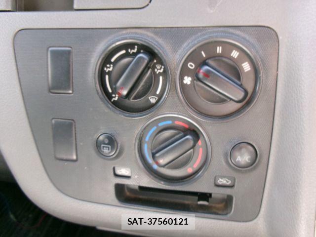 Nissan NV350 Caravan 2016-06 6501626-17