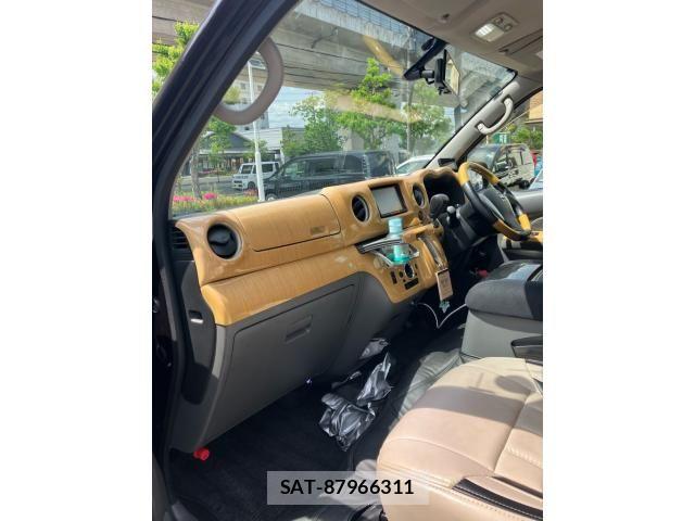 Nissan NV350 Caravan 2012-09 6613948-10