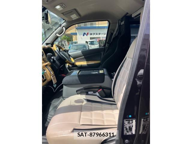 Nissan NV350 Caravan 2012-09 6613948-11