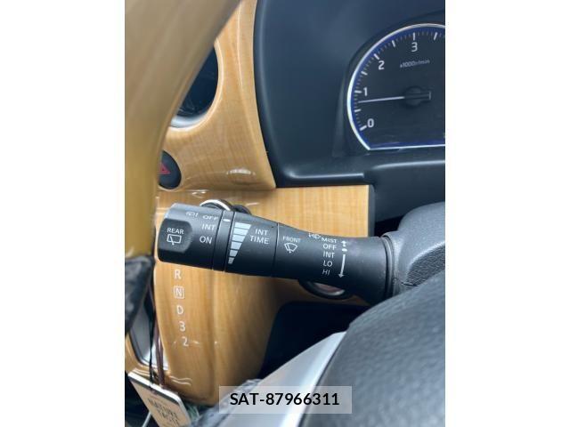 Nissan NV350 Caravan 2012-09 6613948-17