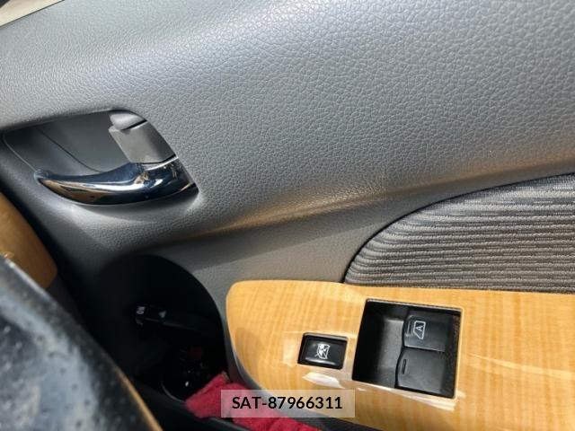 Nissan NV350 Caravan 2012-09 6613948-21