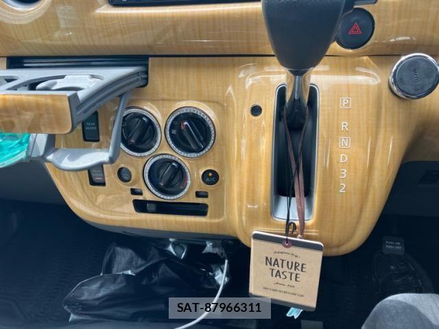 Nissan NV350 Caravan 2012-09 6613948-22