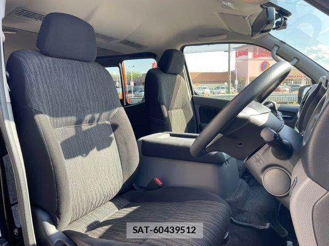 Nissan NV350 Caravan 2017-09 6673052-10