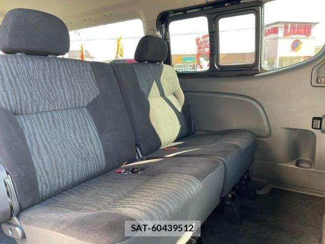 Nissan NV350 Caravan 2017-09 6673052-11