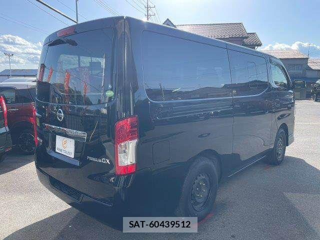 Nissan NV350 Caravan 2017-09 6673052-20