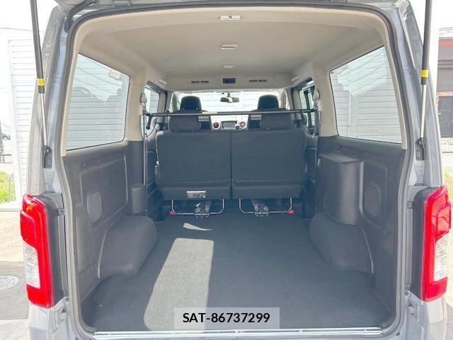 Nissan NV350 Caravan 2021-02 6677386-10