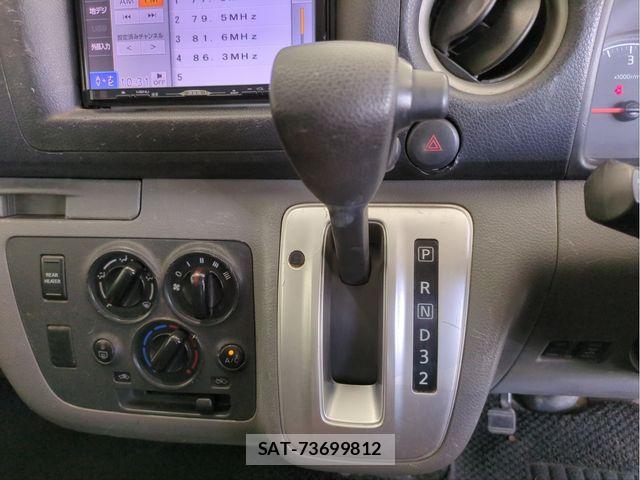 Nissan NV350 Caravan 2017-09 6910739-11