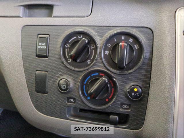 Nissan NV350 Caravan 2017-09 6910739-12