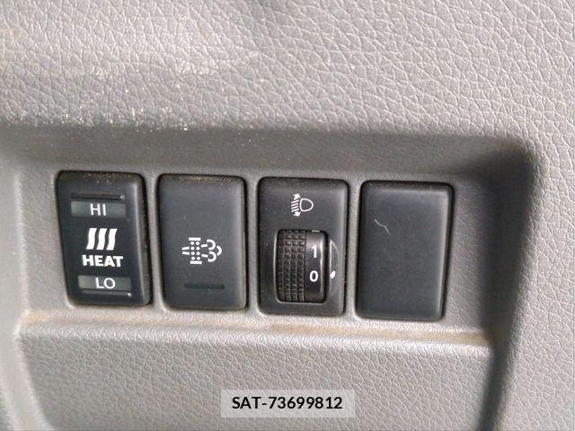 Nissan NV350 Caravan 2017-09 6910739-14