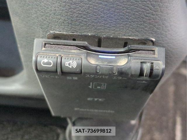 Nissan NV350 Caravan 2017-09 6910739-16