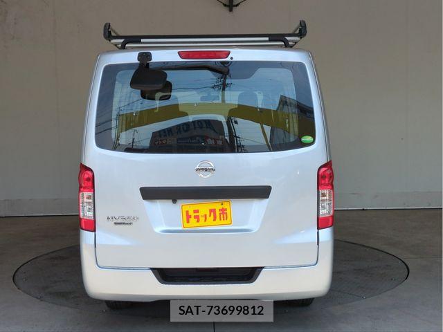 Nissan NV350 Caravan 2017-09 6910739-20