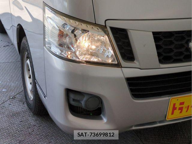 Nissan NV350 Caravan 2017-09 6910739-23