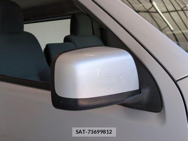 Nissan NV350 Caravan 2017-09 6910739-24