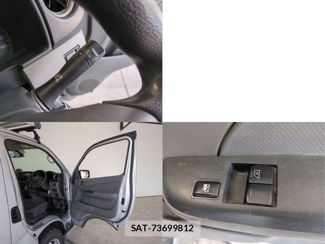 Nissan NV350 Caravan 2017-09 6910739-29