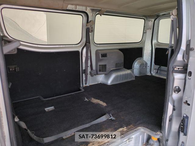 Nissan NV350 Caravan 2017-09 6910739-4