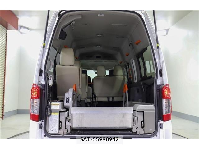 Nissan NV350 Caravan 2016-03 6910734-14