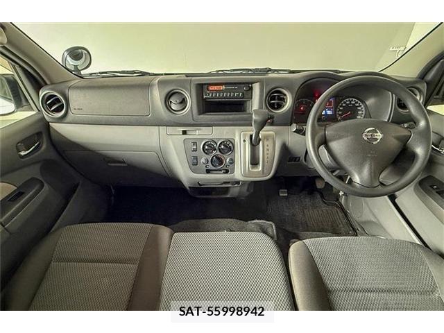Nissan NV350 Caravan 2016-03 6910734-17