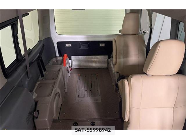 Nissan NV350 Caravan 2016-03 6910734-20