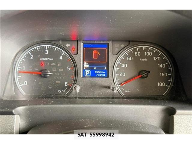 Nissan NV350 Caravan 2016-03 6910734-27