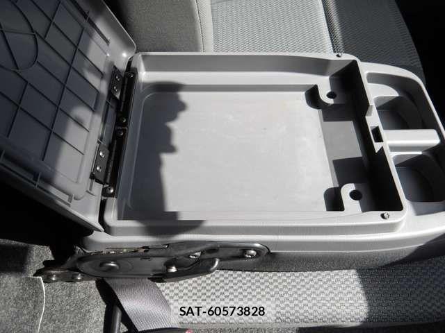 Nissan NV350 Caravan 2018-03 6910735-18