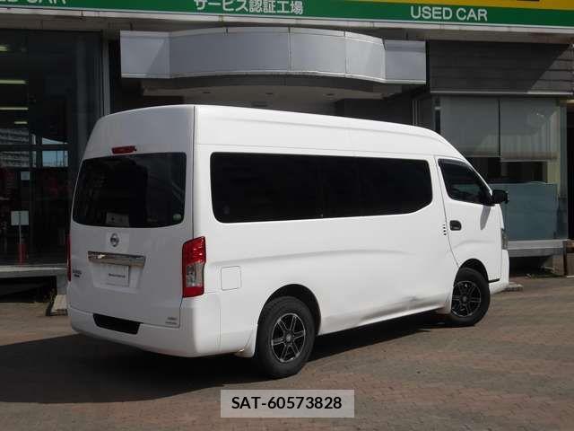 Nissan NV350 Caravan 2018-03 6910735-1