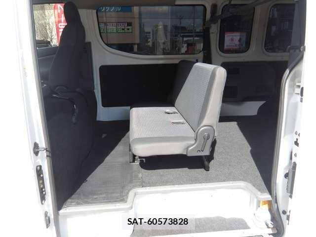 Nissan NV350 Caravan 2018-03 6910735-19