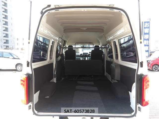 Nissan NV350 Caravan 2018-03 6910735-20