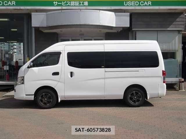 Nissan NV350 Caravan 2018-03 6910735-24
