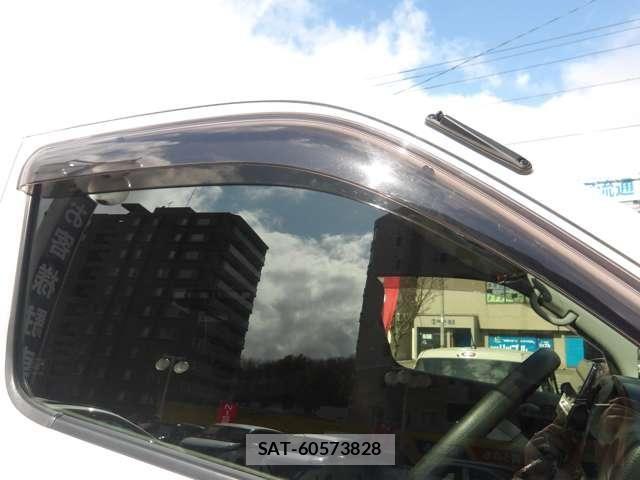 Nissan NV350 Caravan 2018-03 6910735-26