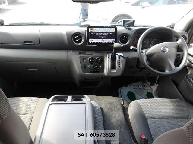 Nissan NV350 Caravan 2018-03 6910735-2