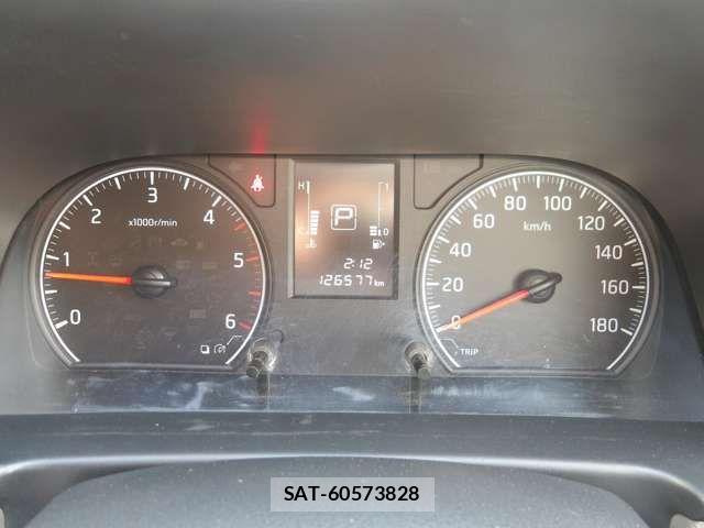 Nissan NV350 Caravan 2018-03 6910735-6