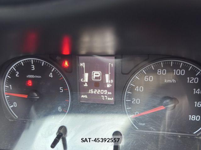 Nissan NV350 Caravan 2015-05 6910737-11