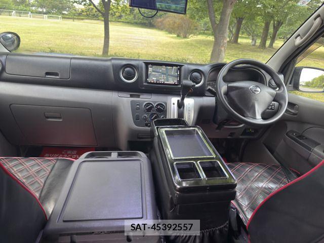Nissan NV350 Caravan 2015-05 6910737-12