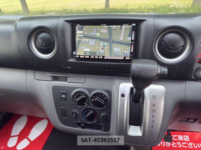 Nissan NV350 Caravan 2015-05 6910737-13