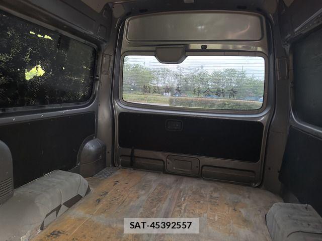 Nissan NV350 Caravan 2015-05 6910737-18