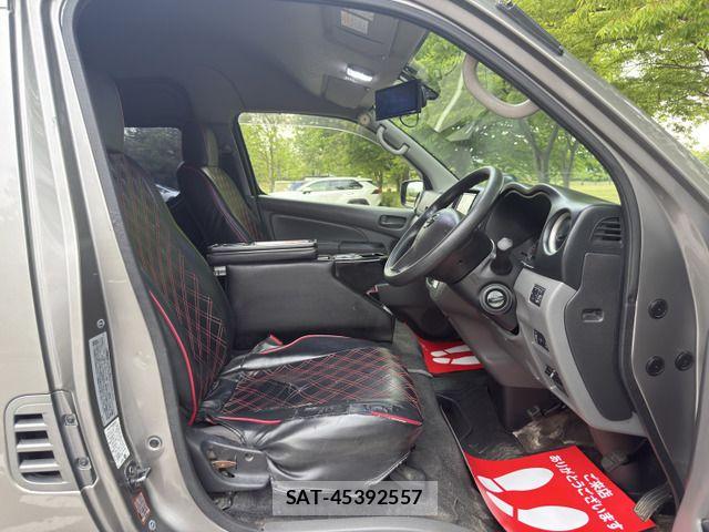 Nissan NV350 Caravan 2015-05 6910737-8