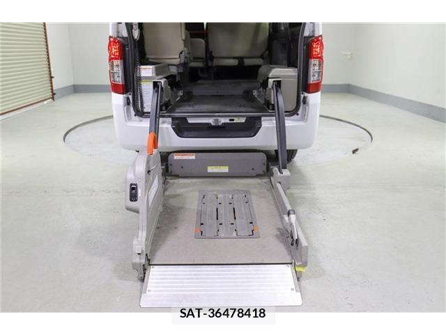 Nissan NV350 Caravan 2016-03 6910732-13