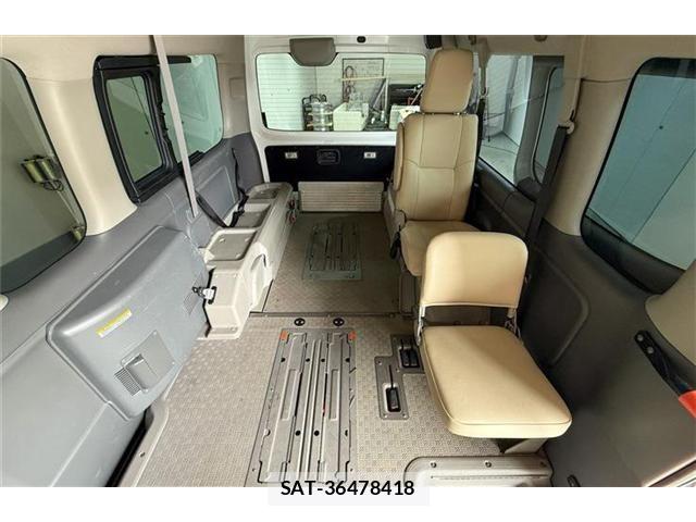 Nissan NV350 Caravan 2016-03 6910732-17