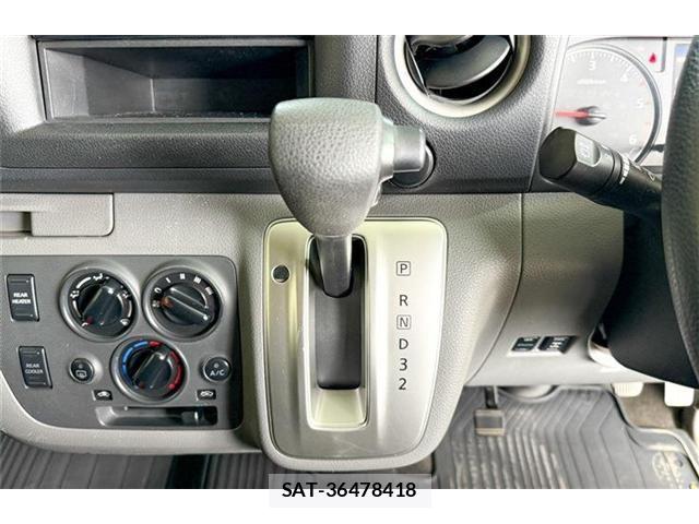 Nissan NV350 Caravan 2016-03 6910732-19