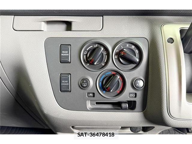 Nissan NV350 Caravan 2016-03 6910732-20