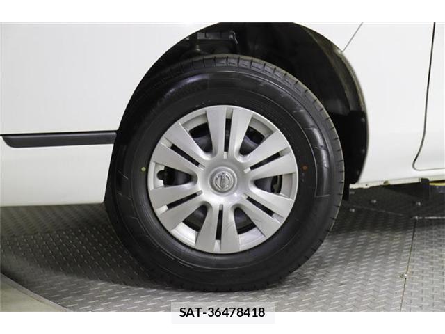 Nissan NV350 Caravan 2016-03 6910732-26