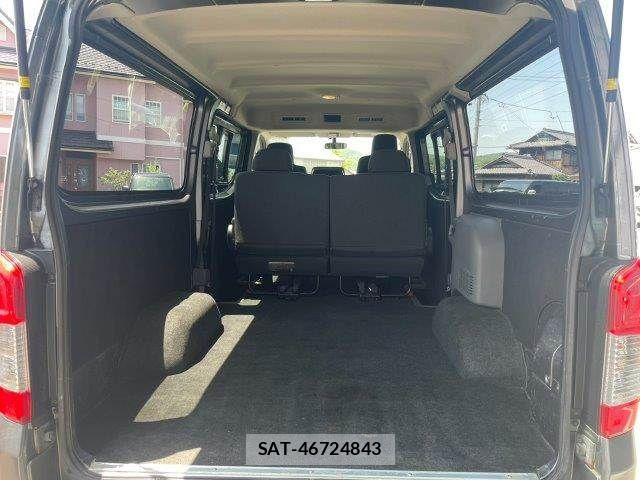 Nissan NV350 Caravan 2018-04 6996709-11
