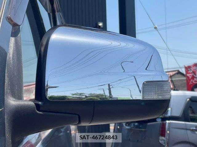 Nissan NV350 Caravan 2018-04 6996709-24