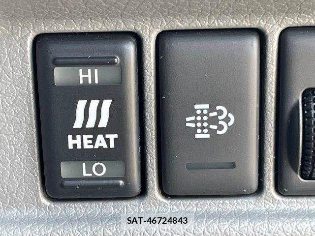 Nissan NV350 Caravan 2018-04 6996709-8